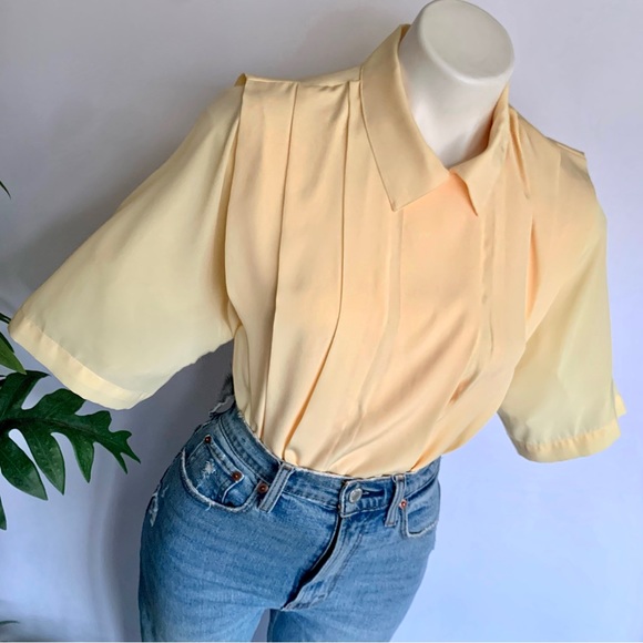 v i n t a g e :: Pleated Glamorous Padded Satin Blosse - Picture 2 of 10